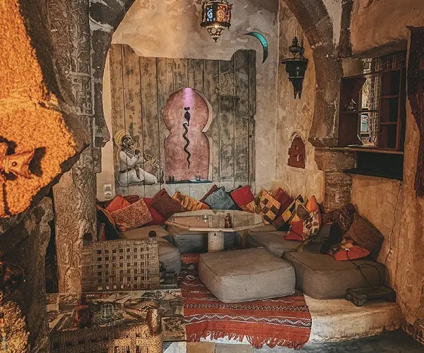 Inneneinrichtung des Triskala-Restaurants in Essaouira